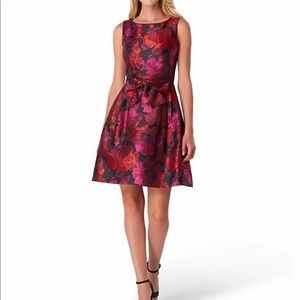 TAHARI BLACK/MAGENTA/RED BOW FRONT DRESS 6